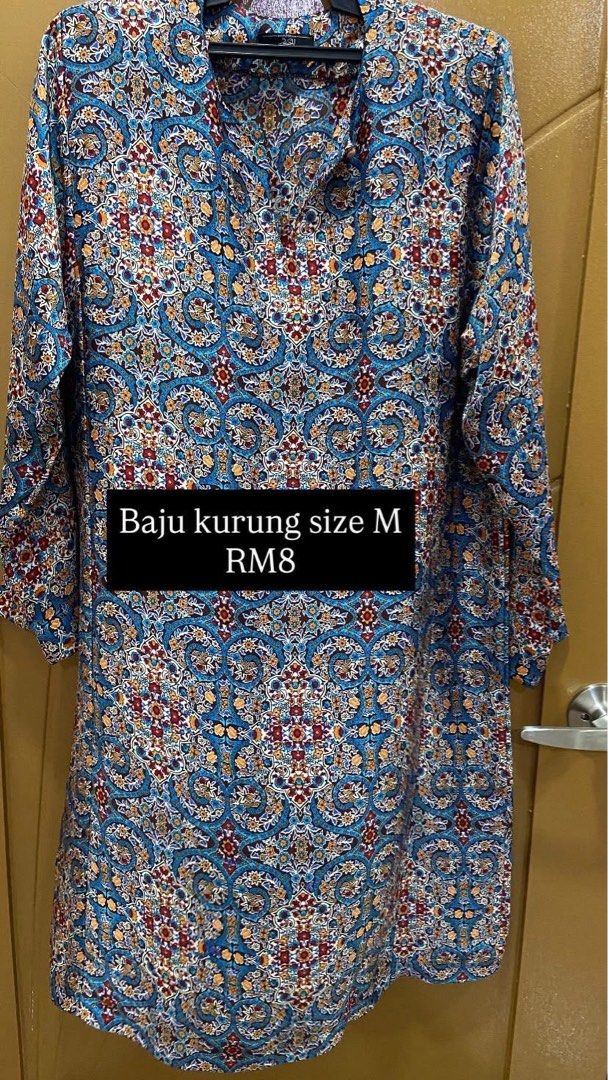 Baju Kurung Size M - Blue Floral Pattern (Category: Baju Kurung & sets) located in Shah Alam. Submitted by umieazierah (Listing ID 1447684647, Image 1). Description: - Baju Kurung - Size: M - Colour: Blue - Design: Intricate floral pattern - Perfect for any occasion - Comfortable and stylish - Price: RM8.