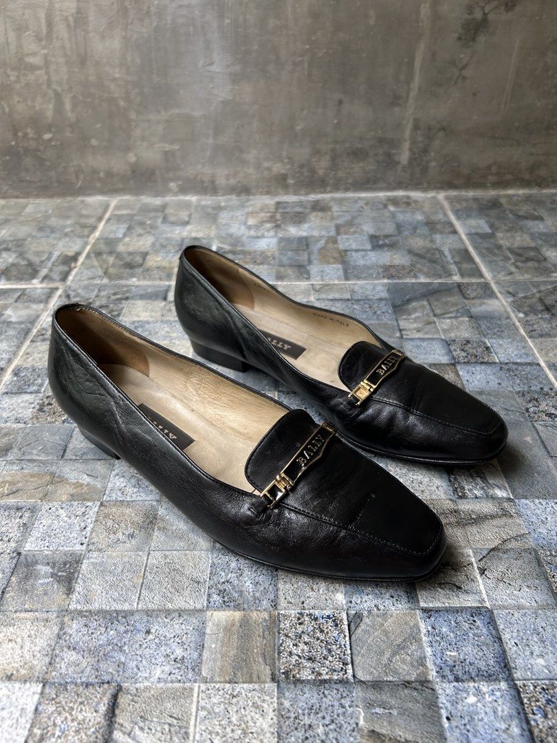 Bally Womens Leather Loafers 7 1/2 (Category: Loafers) located in Quezon City. Submitted by commonwealthpickerph (Listing ID 1447701783, Image 3). Description: Bally Womens Leather Loafers 7 1/2 - Features signature gold Bally buckle - Comfortable slip-on design - Versatile for dressing up or down - Plenty of life remaining - In good condition - Has sign of used - No major issues .