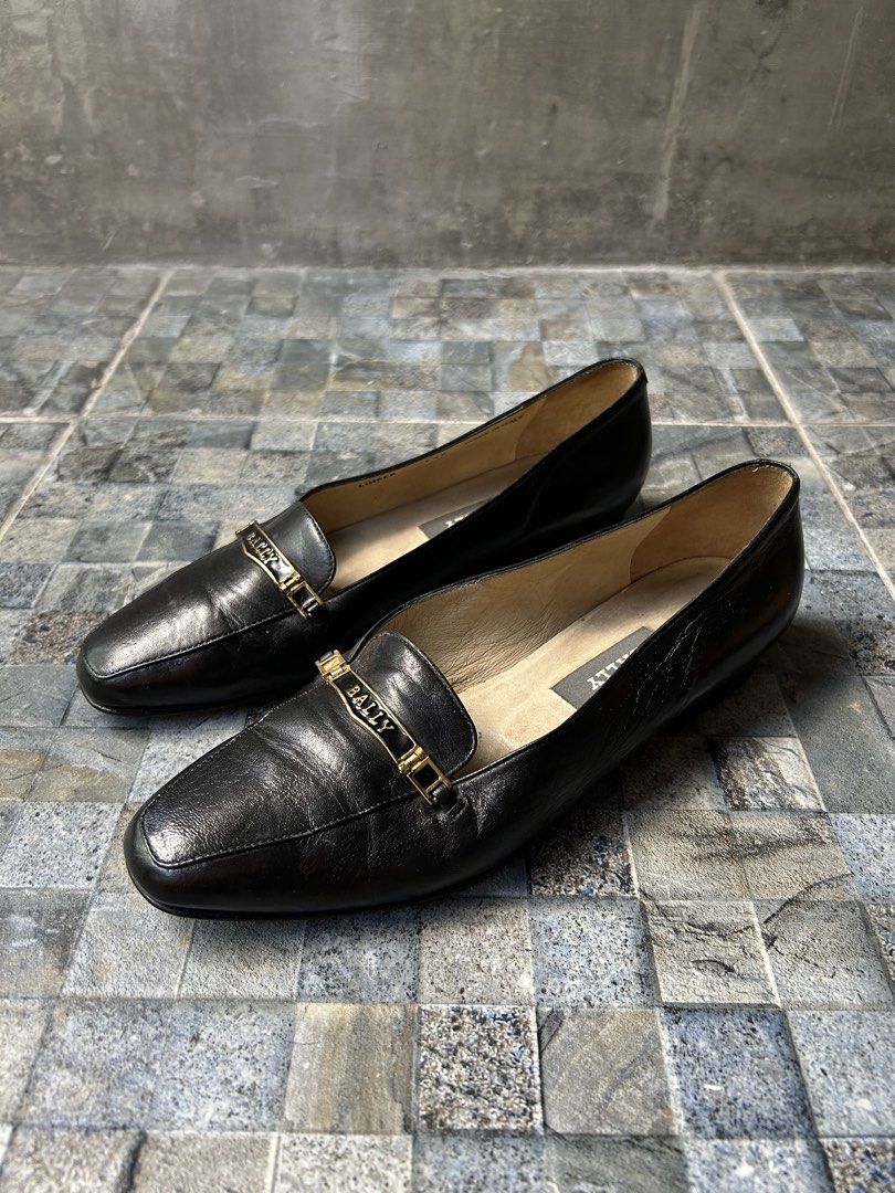 Bally Womens Leather Loafers 7 1/2 (Category: Loafers) located in Quezon City. Submitted by commonwealthpickerph (Listing ID 1447701783, Image 1). Description: Bally Womens Leather Loafers 7 1/2 - Features signature gold Bally buckle - Comfortable slip-on design - Versatile for dressing up or down - Plenty of life remaining - In good condition - Has sign of used - No major issues .