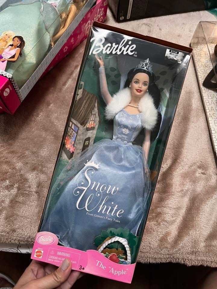 Barbie Snow White Doll (NRFB) (Category: Figurines & Statues) located in Manila. Submitted by lexabanana (Listing ID 1447801107, Image 1). Description: - adult owned -NRFB and Mint - Barbie Snow White Doll - From Grimm's Fairy Tales Collection - 'Apple' Edition - Brand new, sealed in original packaging - Ideal for collectors and Disney Princess enthusiasts - Classic Barbie collectible.