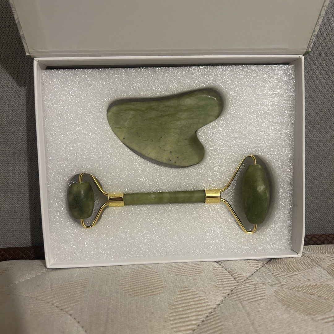 Beautimate Jade Roller + Gua Sha Set (Category: Face Care) located in Taguig. Submitted by bedazzledph (Listing ID 1447882438, Image 3). Description: Beautimate Jade Roller + Gua Sha Set ✅ Brand new ✅ Stored but never used ✅ Contains 1 jade roller + 1 gua sha ✅ Comes in a gift box.