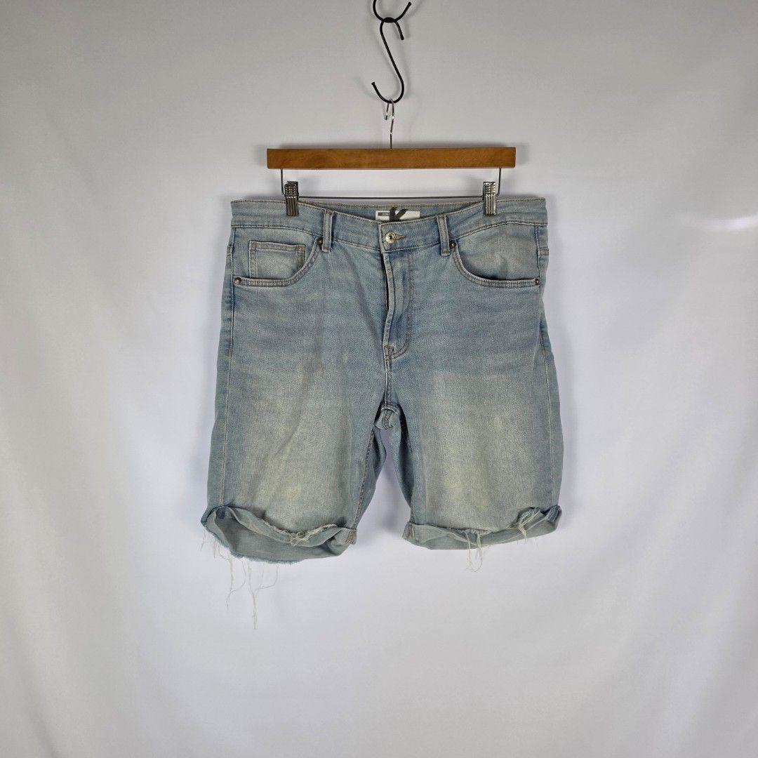 Bershka Light Wash Denim Short (Category: Shorts) located in Pasig City. Submitted by driplocale (Listing ID 1447809060, Image 1). Description: Bershka Light Wash Denim Short Condition 9/10 Issue stain seen on last pic Waistline 34inches Length (Outseam): 19inches.