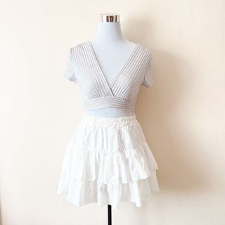 (Category: ) located in . Submitted by rosywardrobe (Listing ID 1447810846, Image 1). Description: .