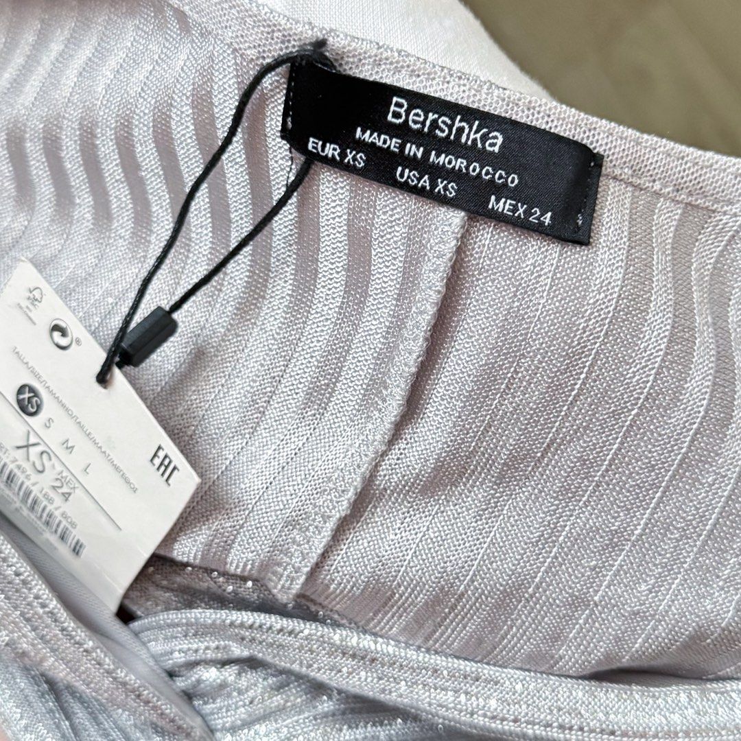 Bershka Metallic Silver Open Back Crop Top (Category: Others Tops) located in Antipolo. Submitted by rosywardrobe (Listing ID 1447810846, Image 2). Description: 🎀 MAKE READING A HABIT 🎀 • No order form, no reservation! • Strictly 1 day reservation • Payment first before order processing • No return, No exchange • Don’t make an offer if you’re not 100% sure • No shipping every weekends — PAYMENT CHANNELS — • GCash • Gotyme • Maya • BDO • BPI • U