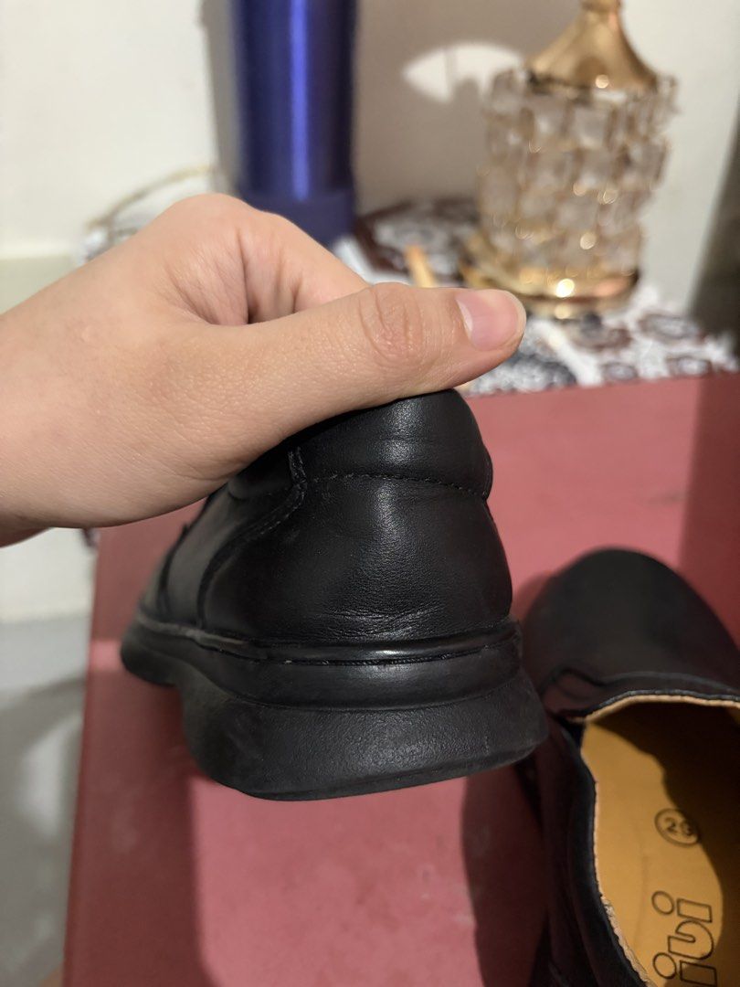 Black GiBi shoes for kids (Category: Babies & Kids Fashion) located in Manila. Submitted by caroline_738 (Listing ID 1447837153, Image 3). Description: hours lang nagamit. size 29, negotiable pm me rfs: growth spurt, maaga bumili ng shoes. pagdating ng school year masikip na .
