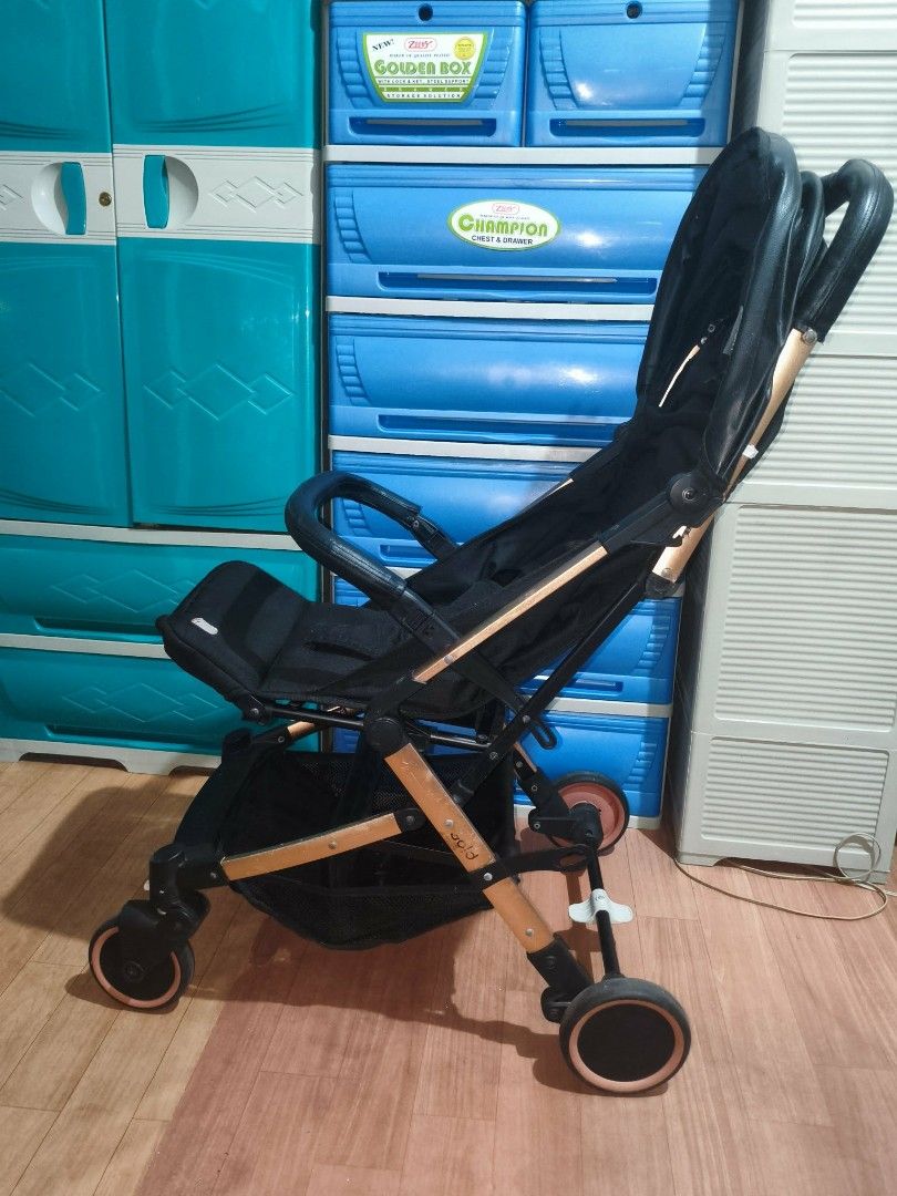 Black Lightweight Stroller with Rose Gold Accents (Category: Strollers) located in Muntinlupa City. Submitted by kimvergelrocha (Listing ID 1447862788, Image 2). Description: For sale only Akeeva Esmio Gold Stroller Price: 2199 Location: Muntinlupa City Condition: 8/10.