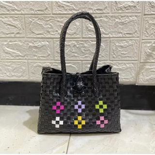 (Category: ) located in . Submitted by _anythingpreloved (Listing ID 1447747618, Image 1). Description: .