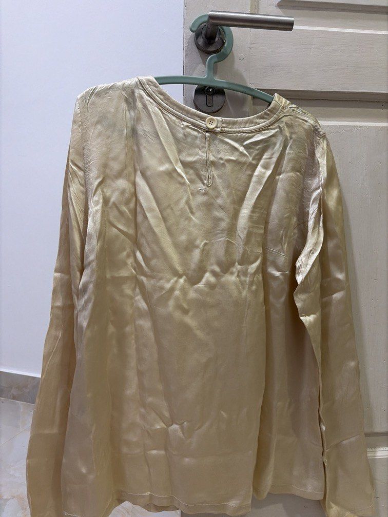 blouse cream (Kategori: Atasan) berada di Bogor. Dikirim oleh tokoelin (ID iklan 1447788903, Gambar 2). Deskripsi: ld:52 p:62.