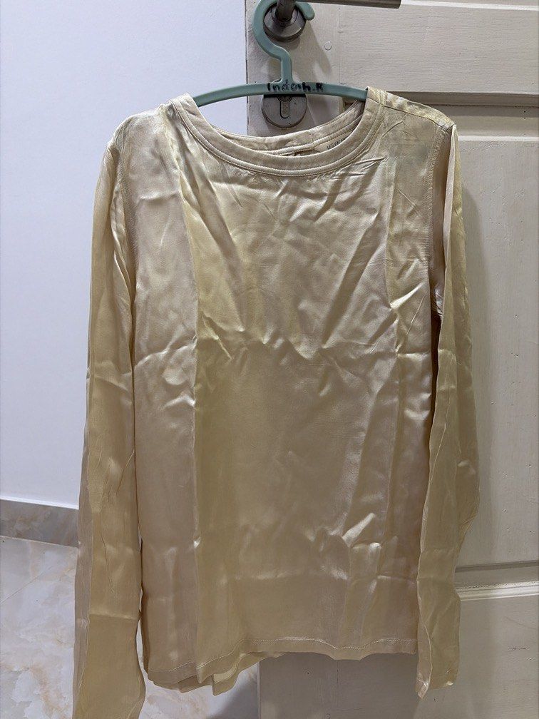 blouse cream (Kategori: Atasan) berada di Bogor. Dikirim oleh tokoelin (ID iklan 1447788903, Gambar 1). Deskripsi: ld:52 p:62.