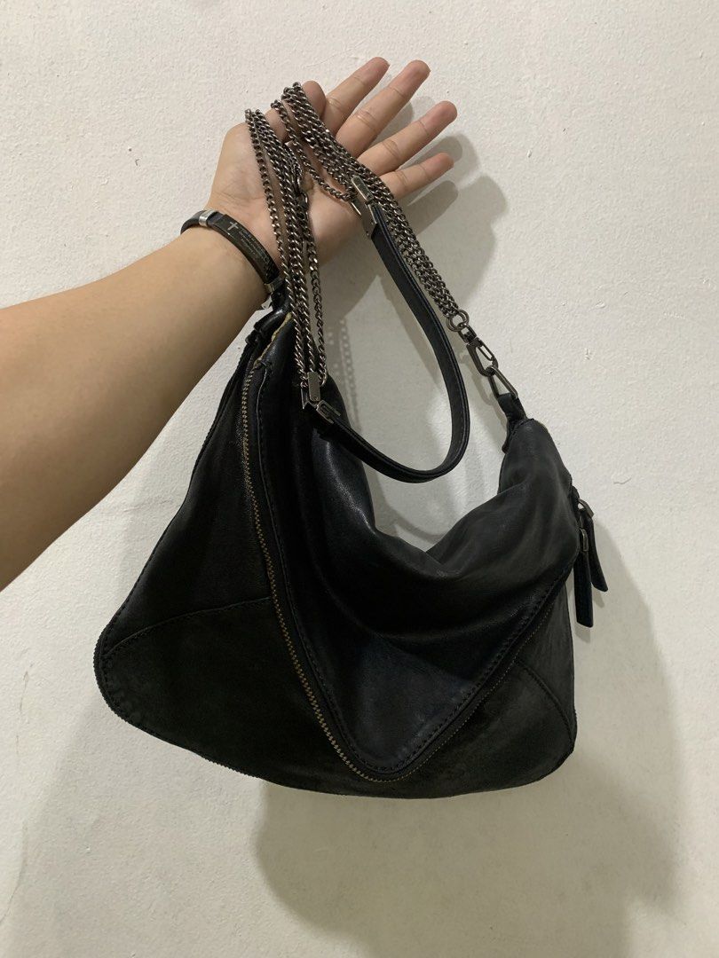 BOYY (Category: Luxury Bags & Wallets) located in Bacolod City. Submitted by garagehunterbuyandsale (Listing ID 1447711027, Image 3). Description: Boyy Shoulder Bag black Leather Gunmetal Hardware Grosgrain Lining Flap Closure at Front orig/authentic Comme des garcons Yohji yamamoto Miyake Masaki Matsushima Yuji Yamada Tokio Kumagai/Nuit de homme Mihara Yasuhiro General research main looking Enfants riches deprimes Carol christian poell Aris tata
