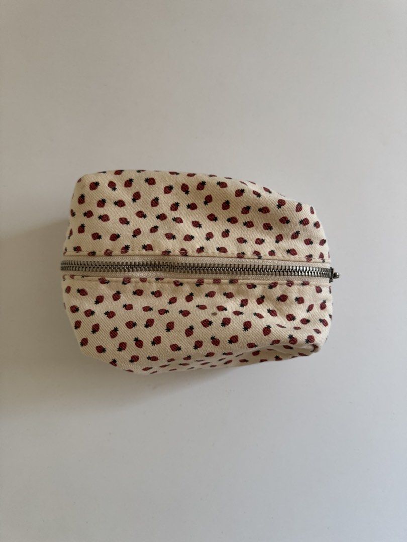 Brandy Melville Strawberry Pouch (Category: Purses & Pouches) located in Caloocan City. Submitted by pinksnu (Listing ID 1447698162, Image 1). Description: Brandy Melville Strawberry Pouch • P550 • in good condition • bought in the us 📍 Metro Manila MOP: GCash MOD: SDD/GGX/JNT (HELPING TAGS: BRANDY MELVILLE BEYOND COLLECTIVE ISA THE LABEL MIUTHELABEL PHIA THE LABEL).