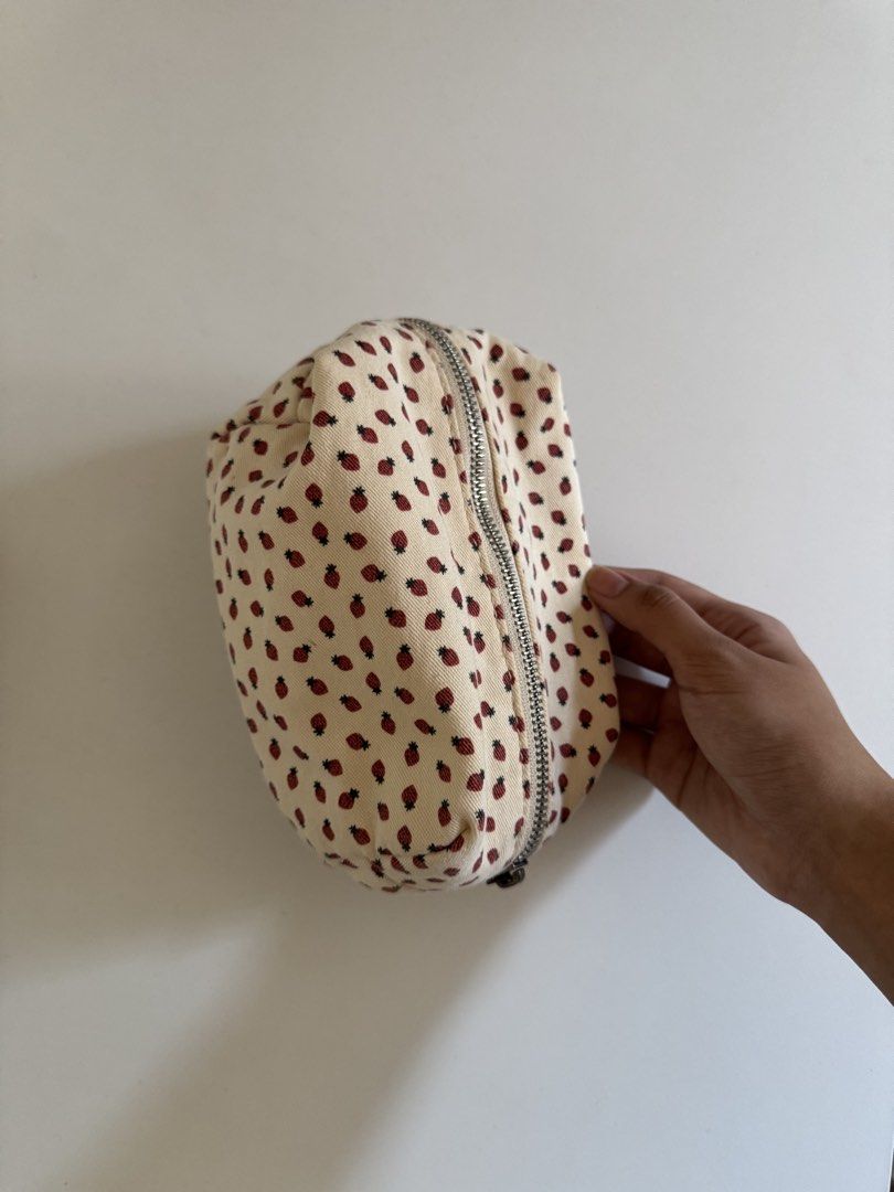 Brandy Melville Strawberry Pouch (Category: Purses & Pouches) located in Caloocan City. Submitted by pinksnu (Listing ID 1447698162, Image 2). Description: Brandy Melville Strawberry Pouch • P550 • in good condition • bought in the us 📍 Metro Manila MOP: GCash MOD: SDD/GGX/JNT (HELPING TAGS: BRANDY MELVILLE BEYOND COLLECTIVE ISA THE LABEL MIUTHELABEL PHIA THE LABEL).