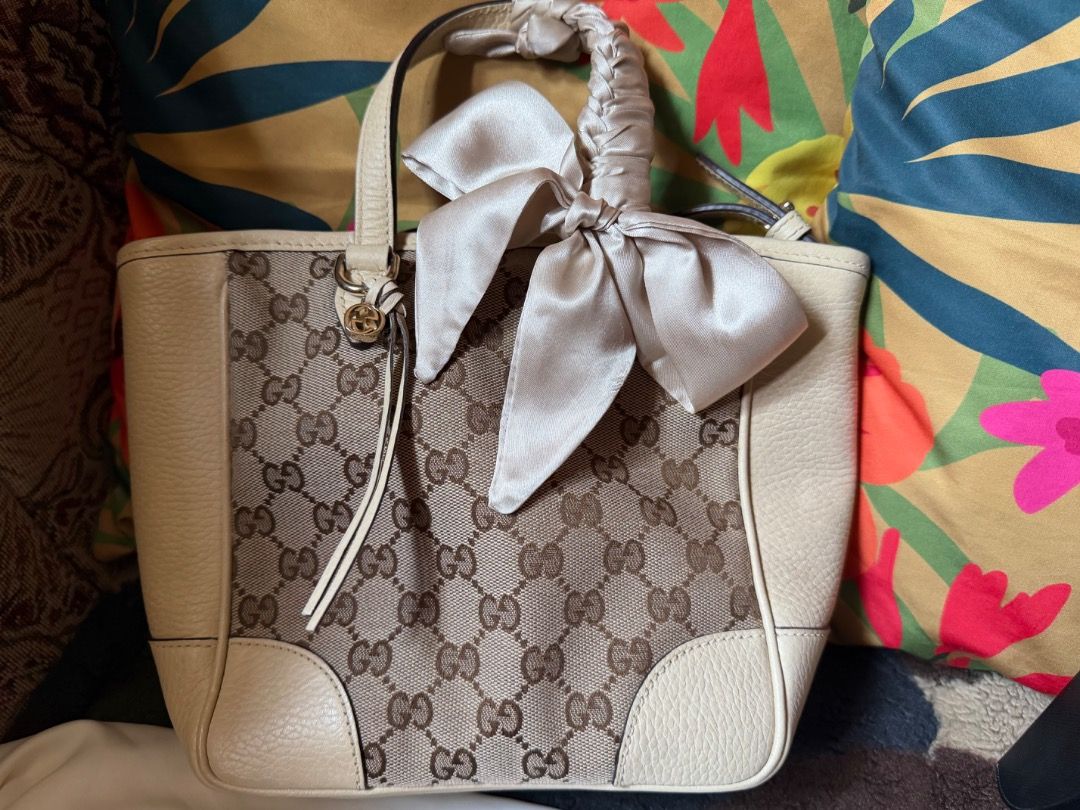 Bundle Gucci Bag and Prada Shades (Category: Luxury Bags & Wallets) located in Quezon City. Submitted by iamlm_0810 (Listing ID 1447718255, Image 1). Description: Model: Gucci Off-white/Beige Original GG Canvas Bree Top Handle Small Tote Gold-tone hardware Retailed for approximately $1,100 to 1,300 Bought in Spain Condition: Very Good Collection: Prada Minimal Baroque Original with code Color:Red-brown Made in Italy Sculpted Baroque-inspired temp