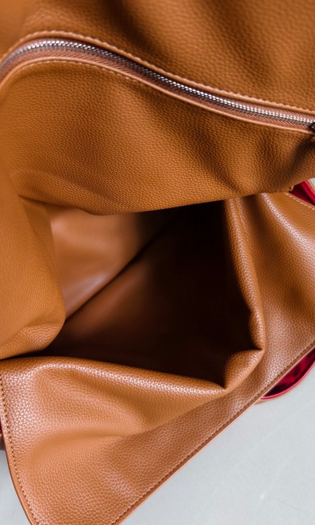 Bundle New (Category: Shoulder Bags) located in Shah Alam. Submitted by hauztrendempire (Listing ID 1447786269, Image 2). Description: Chanel Maxi Flap Bag Brown Colour Soft Leather With Silver Metal.(New Item) - Large Size - Length 38.5cm Condition: 10/10 Not For Fussy Buyers **PRICE INCLUDES POSTAGE** **NO COD, courier only** Interested WA Only: 012-6015598.