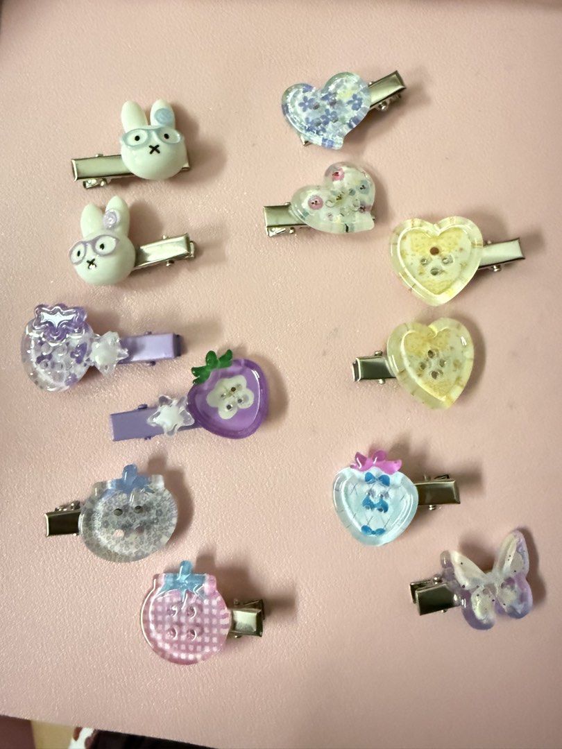 BUTTON CLIPS (Category: Hair Accessories) located in Singapore. Submitted by user0712 (Listing ID 1447707001, Image 1). Description: $4 for one $7.50 for a pair can mix and match buy two pair for $14! all handmade.