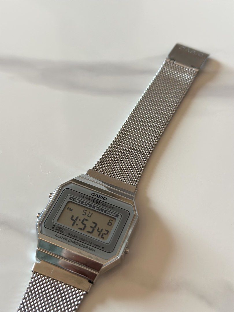 Casio Vintage A700W 灰底織帶手錶 （分類：手錶）位於 Hong Kong。 由 wahwaht 提交（商品編號 1447766439，圖片 2）。簡介： 。