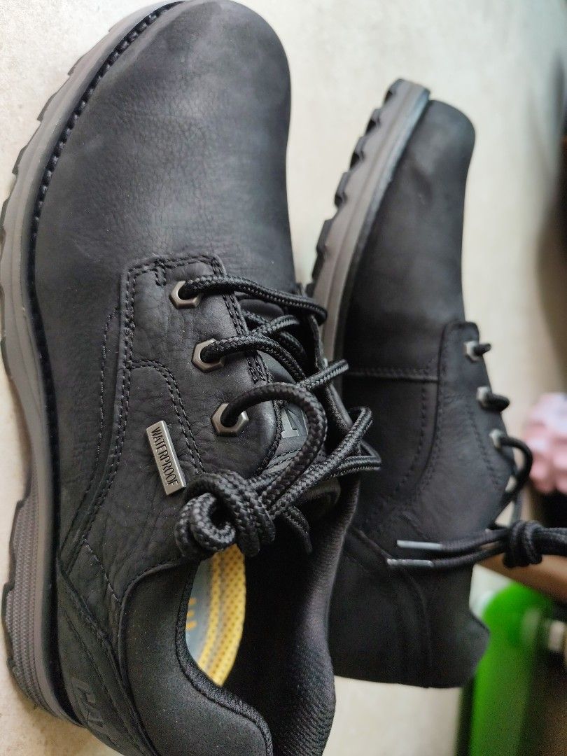 半價虧賣CAT 防水黑色皮鞋US 10（原價1299蚊）waterproof goretex timberland rockport （分類：西裝鞋）位於 Hong Kong。 由 mp5_pdw 提交（商品編號 1447728794，圖片 3）。簡介： 原價1299蚊（見圖5-6），全新未穿，100%正貨。香港專門店買，有鞋盒… CAT 牌子嘅黑色皮鞋，PREZ WP Lace Up 款式。防水設計，鞋底好抓地。適合行山或者日常著用。。