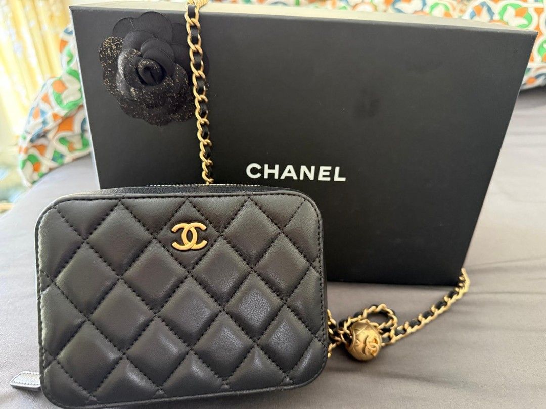 Chanel camera bag 金波方包 （分類：手袋及銀包）位於 Hong Kong。 由 moonchildhk 提交（商品編號 1447857347，圖片 1）。簡介： 100% legit full set 95% new fixed price or block。