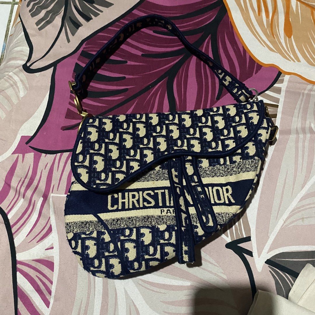Christian Dior Oblique Saddle Bag (Category: Luxury Bags & Wallets) located in Iloilo. Submitted by .dresshttps (Listing ID 1447831690, Image 2). Description: Excellent Sign of used Missing Emblem .