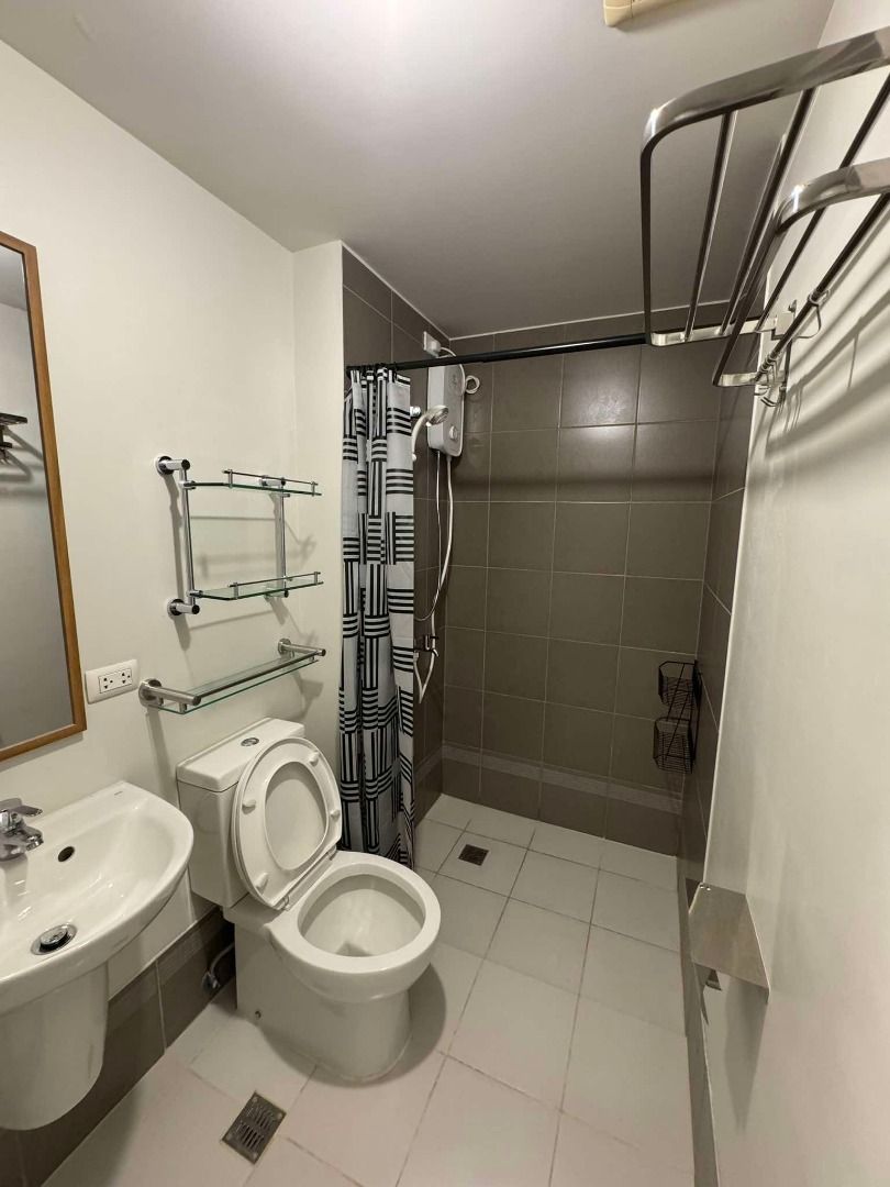 Circulo Verde, Quezon City Studio Apartment (Category: Apartments & Condos) located in San Juan City. Submitted by buttermintz (Listing ID 1447736967, Image 3). Description: Good day folks! I plan to rent out this studio unit for 16k/month, inclusive of association dues! It’s in Circulo Verde near Eastwood City. The studio unit’s size is 25 sqm., on the 3rd floor, and brand new. 1️⃣ Where: Unit 3M, South Avila Tower, Circulo Verde, No. 70 Calle I