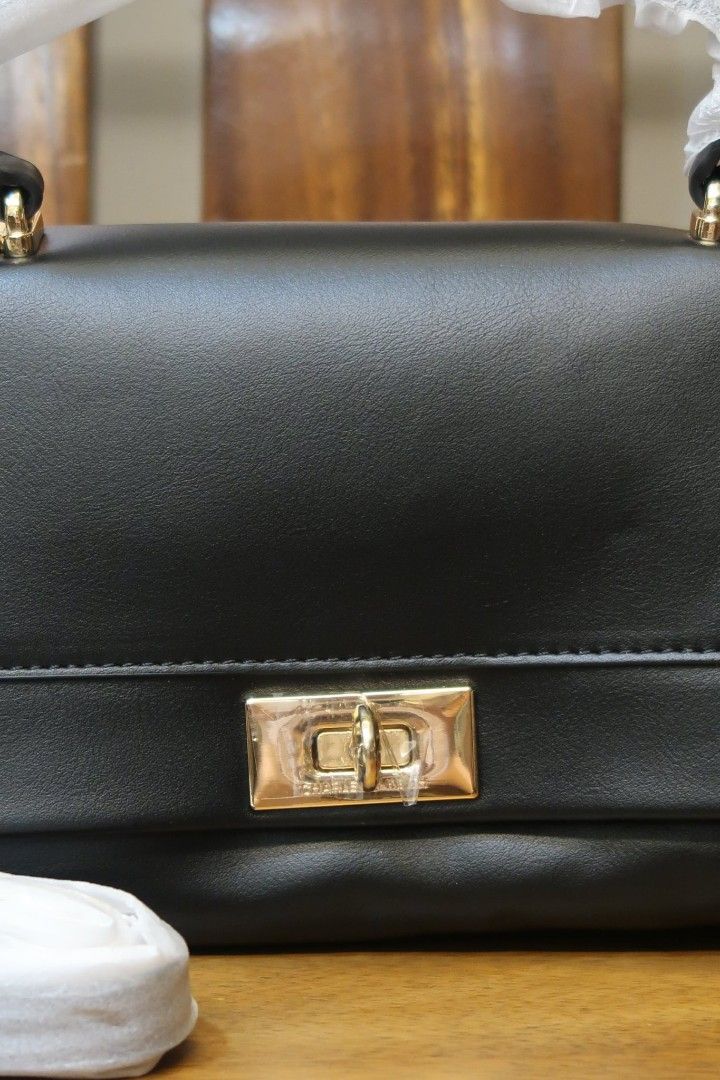 C&K Chainstrap top-handle bag (Category: Cross-body Bags) located in Makati City. Submitted by krishtyle (Listing ID 1447742680, Image 2). Description: Remaining on-hand items nalang po ito. Actual photos posted. 650 each nalang po 📍Makati Gcash payment Can do lalamove around Metro Manila SF shouldered by the buyer Thank you!😊💕.