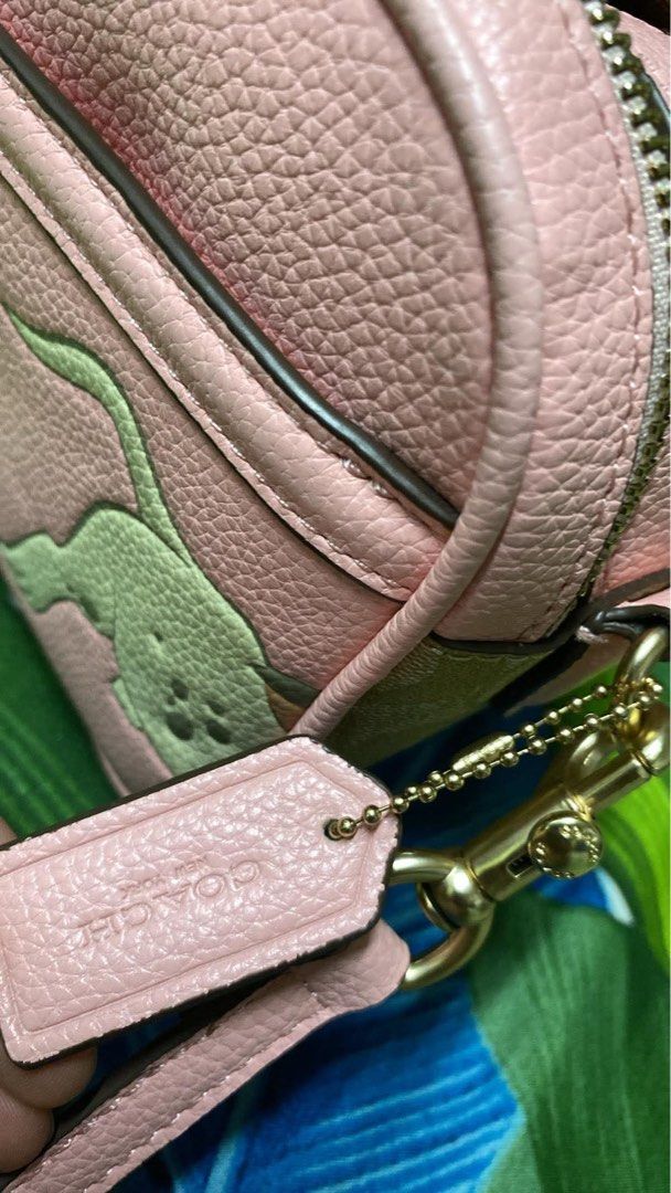 Coach Bag (Category: Cross-body Bags) located in Pasig City. Submitted by ilmsf (Listing ID 1447727833, Image 2). Description: used once issue last photo.