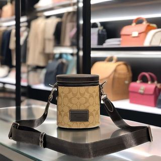 （分類：）位於 。 由 bellezza. 提交（商品編號 1447715809，圖片 1）。簡介： 。