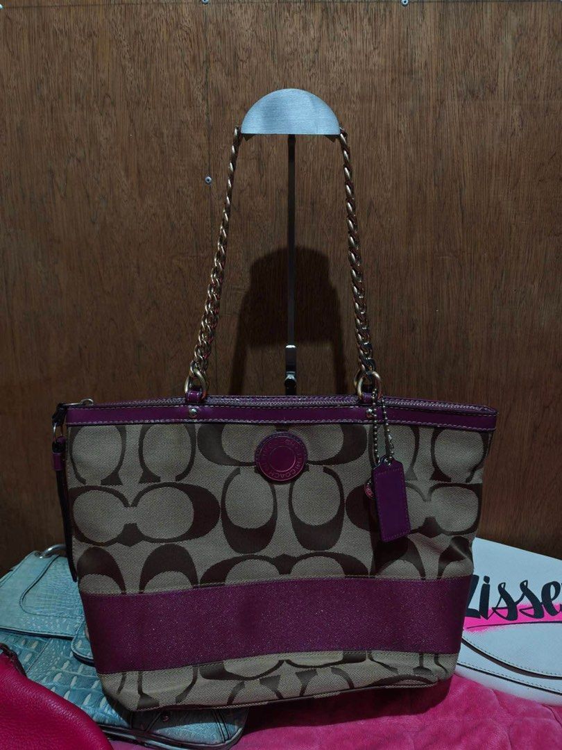 Coach Purple Signature Bag (Category: Luxury Bags & Wallets) located in Bocaue. Submitted by snupeyyy (Listing ID 1447680732, Image 1). Description: The only issue is there’s a few crack on the line near the zipper but not rlly visible YES AUTHENTIC COACH BAG PO Slightly negotiable Rfs: decluttering PLS DONT ASK TOO MANY QUESTIONS IF URE NOT GOING TO BUYY 🥹🥹.