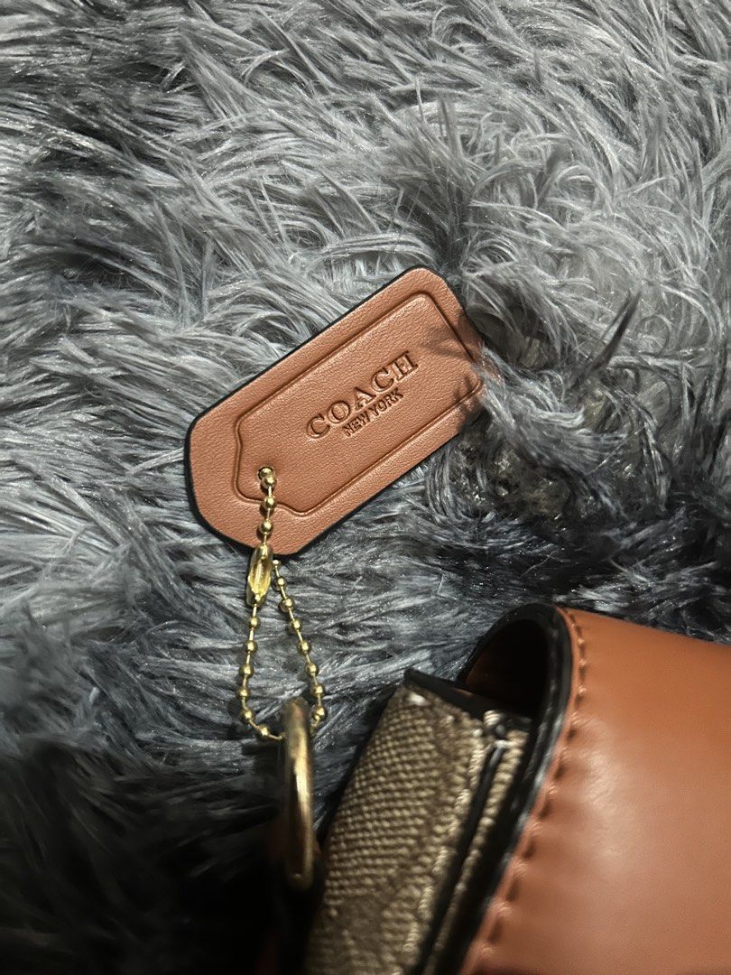 Coach Signature Jet Shoulder Bag (Category: Shoulder Bags) located in Cavite. Submitted by underbodies (Listing ID 1447663884, Image 3). Description: Coach Signature Jet Shoulder Bag (OFF) Price: 500 PHP No issues, never worn, and never used RFS: didn’t like it.