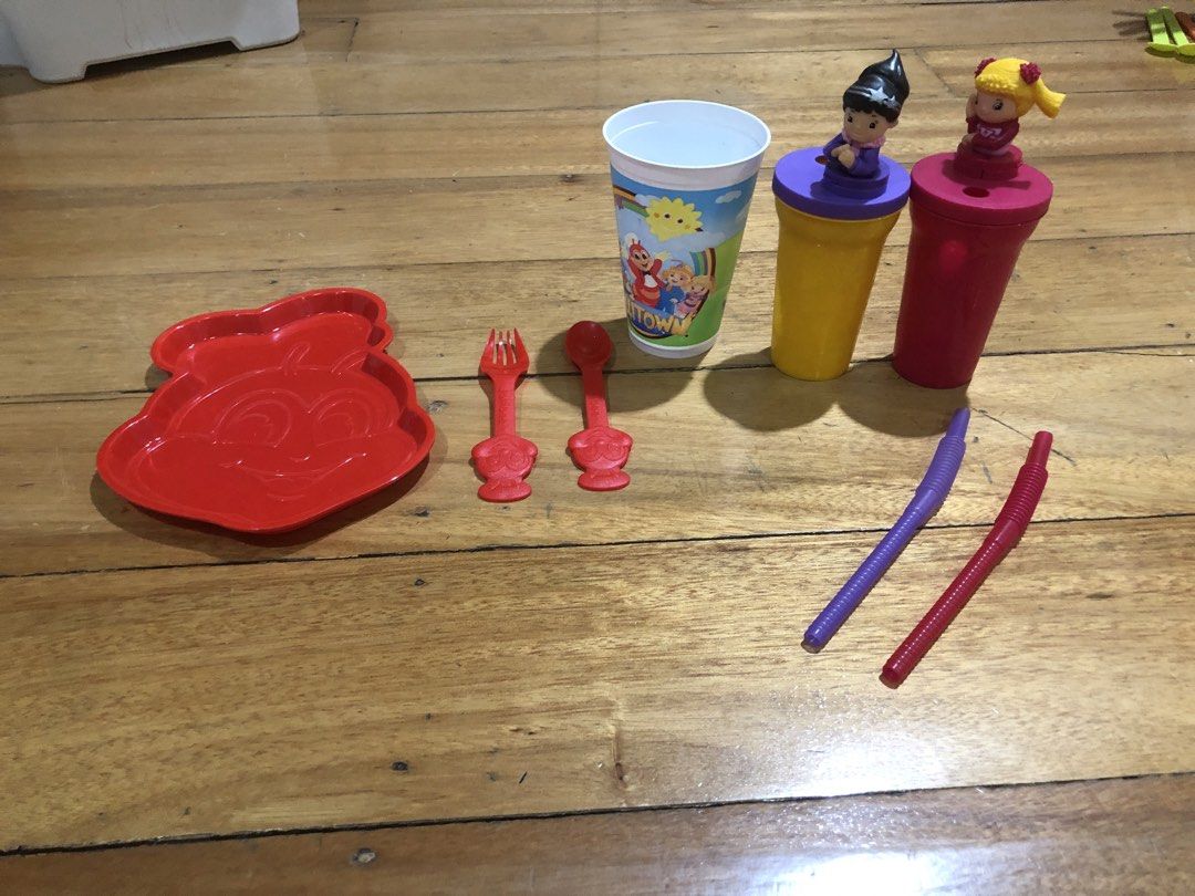 Jollibee Collectibles Meal Set (Category: Dinnerware & Cutlery) located in San Juan City. Submitted by ukiyo.market (Listing ID 1447813336, Image 2). Description: - Complete Jollibee Kids Meal Set! - Includes 1 Jollitown cup featuring Jollibee and friends. - Comes with 2 additional character cups, each with a lid and straw. - Features a red Jollibee-shaped tray. - Includes a fork and spoon. - Ideal for Jollibee enthusiasts and for imaginative pre