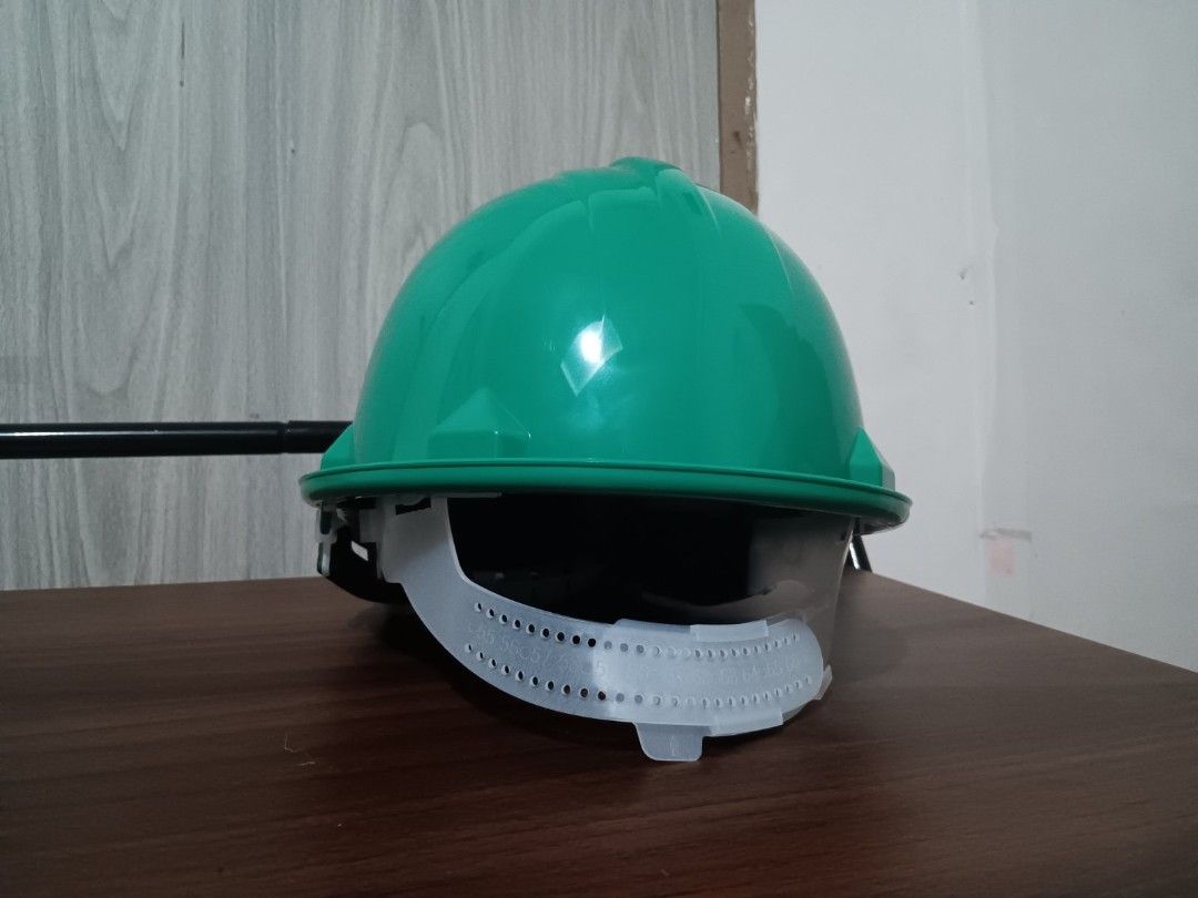 Construction Helmet (Category: Construction Tools & Equipment) located in Manila. Submitted by wiseflower.406e96 (Listing ID 1447691296, Image 3). Description: Blue Eagle Safety Helmet Tough-As-Nails Protection (Subok na Matibay): Gawa sa high-impact ABS plastic. Hindi madaling mabasag kaya ligtas ka sa mga bagsak-kagamitan o hindi inaasahang untog. No More Slipping (Eksakto ang Fit): May adjustable head strap na kasya sa sizes 55 cm hanggang 65 