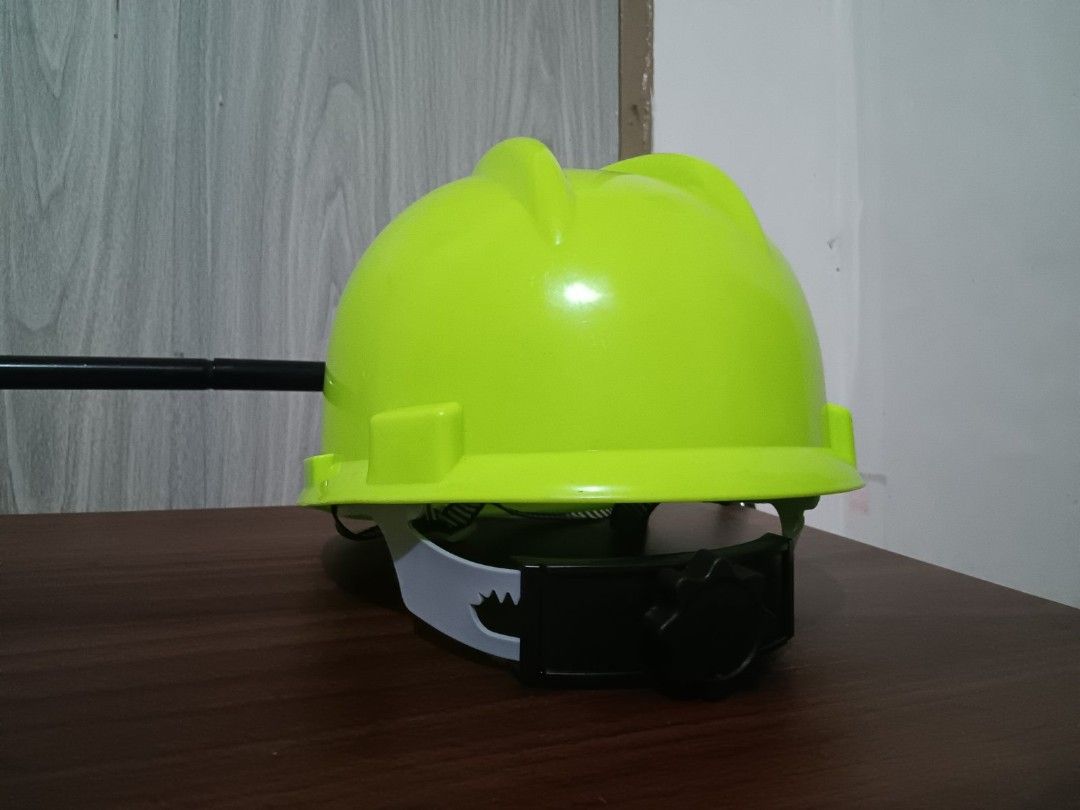 Construction Helmet (Category: Construction Tools & Equipment) located in Manila. Submitted by wiseflower.406e96 (Listing ID 1447693571, Image 3). Description: Omaga Safety Helmet Ang Omaga safety helmet ay gawa sa ABS plastic. Ito ay idinisenyo para sa maaasahang proteksyon sa trabaho, na may sukat na 53 hanggang 64 cm na kasya sa karamihang size ng ulo. Nilagyan ito ng adjustable knob system (pindutan na napipihit) upang madaling mai-adjust at 