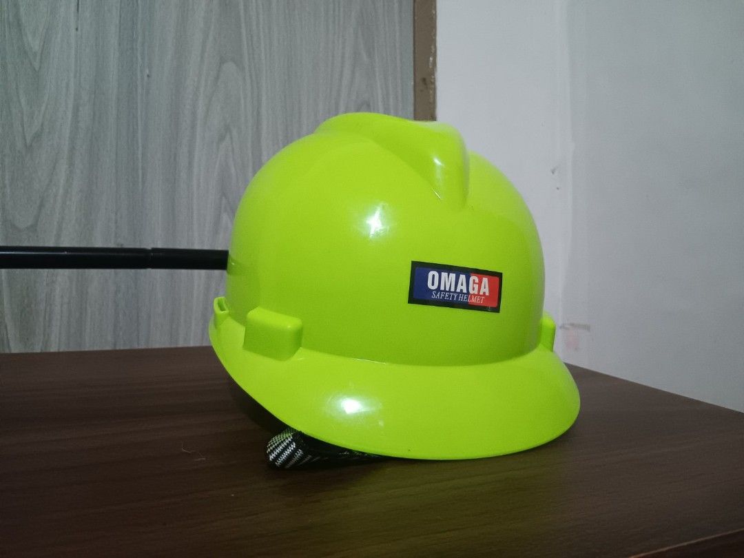 Construction Helmet (Category: Construction Tools & Equipment) located in Manila. Submitted by wiseflower.406e96 (Listing ID 1447693571, Image 1). Description: Omaga Safety Helmet Ang Omaga safety helmet ay gawa sa ABS plastic. Ito ay idinisenyo para sa maaasahang proteksyon sa trabaho, na may sukat na 53 hanggang 64 cm na kasya sa karamihang size ng ulo. Nilagyan ito ng adjustable knob system (pindutan na napipihit) upang madaling mai-adjust at 