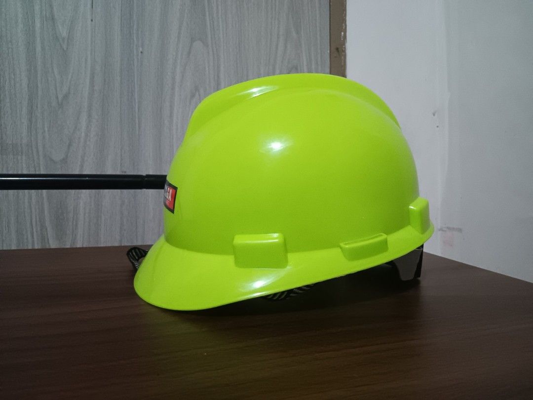Construction Helmet (Category: Construction Tools & Equipment) located in Manila. Submitted by wiseflower.406e96 (Listing ID 1447693571, Image 2). Description: Omaga Safety Helmet Ang Omaga safety helmet ay gawa sa ABS plastic. Ito ay idinisenyo para sa maaasahang proteksyon sa trabaho, na may sukat na 53 hanggang 64 cm na kasya sa karamihang size ng ulo. Nilagyan ito ng adjustable knob system (pindutan na napipihit) upang madaling mai-adjust at 