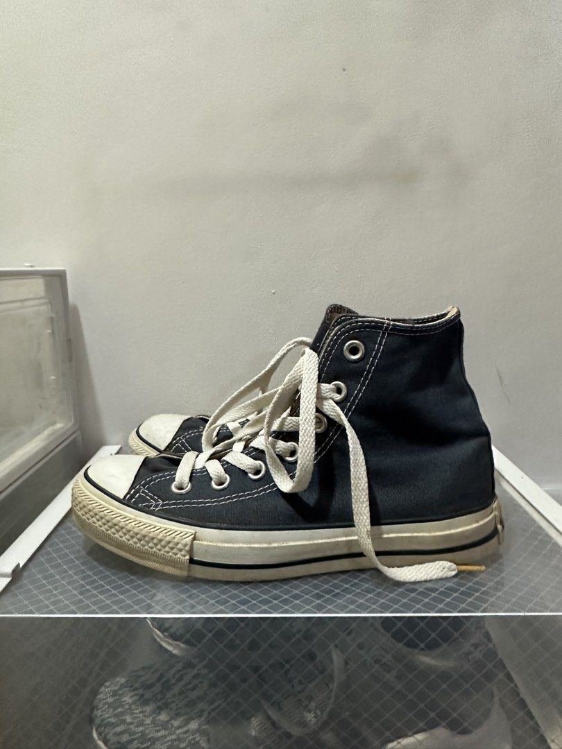 Converse Chuck Taylor All Star high-tops (Category: Sneakers) located in Angeles City. Submitted by toukachi (Listing ID 1447857817, Image 1). Description: negotiable ✨ 24 cm.