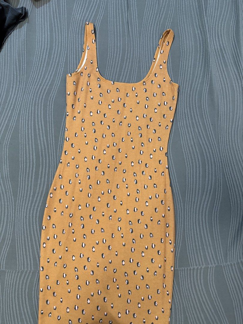 Cotton On Dress (Category: Dresses) located in Arayat. Submitted by decluk8 (Listing ID 1447880730, Image 1). Description: Can fit S-M Not used.