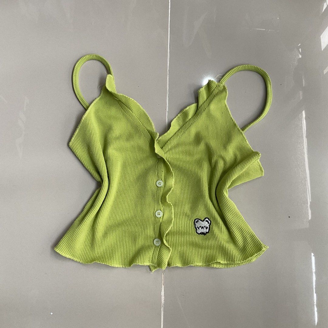 cute bear y2k tank top (Category: Others Tops) located in Valenzuela. Submitted by heroeia (Listing ID 1447768864, Image 1). Description: xs /small.