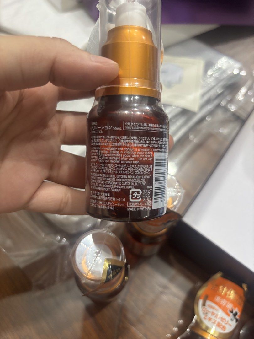 Daiso Japan Royal Jelly Extract Moisturizing Serum (Category: Face Care) located in Quezon City. Submitted by slsavila (Listing ID 1447730158, Image 2). Description: 4 pcs.
