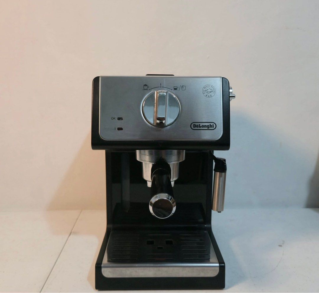 Delonghi Manual Pump Espresso Machine (Category: Coffee Machines & Makers) located in Taytay. Submitted by mikz_1303 (Listing ID 1447702848, Image 2). Description: Delonghi Manual Pump Espresso Machine 220V Inclusion Portafilter 3 filter cups No issue .