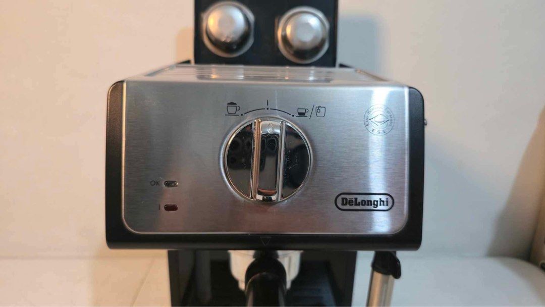 Delonghi Manual Pump Espresso Machine (Category: Coffee Machines & Makers) located in Taytay. Submitted by mikz_1303 (Listing ID 1447702848, Image 3). Description: Delonghi Manual Pump Espresso Machine 220V Inclusion Portafilter 3 filter cups No issue .