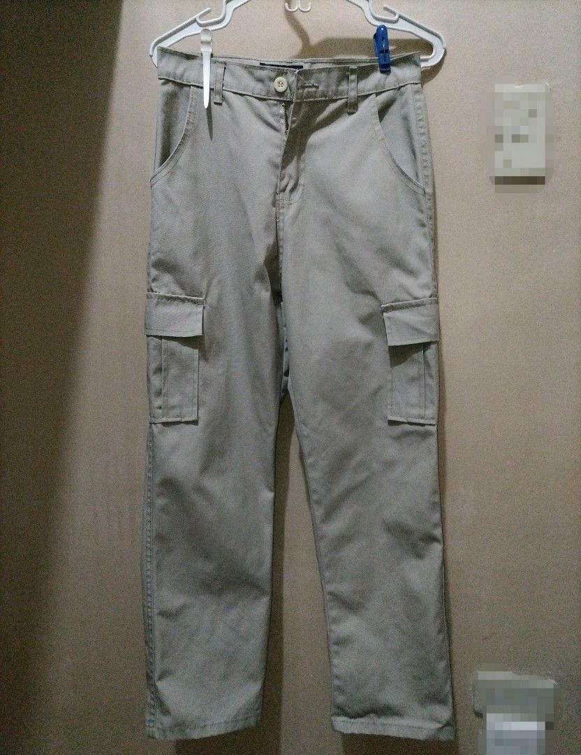 Denim Cargo Pants Khaki (Category: Jeans) located in Makati City. Submitted by randomthingsiloved (Listing ID 1447877626, Image 1). Description: Used it thrice! Good as new Rfs: Decluttering + bitin na sakin (I'm 159cm) Best fits XS to S (waist: 24 to 26) 📍 Manila Details: - Bought this from Orange App - BEEPOP Khaki Cargo Pants - Premium denim material - Multiple front and back pockets - Button and zip closure - Straight leg fit - Ideal for cas