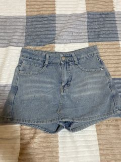 (Category: ) located in . Submitted by k3nnyclths (Listing ID 1447753813, Image 1). Description: .