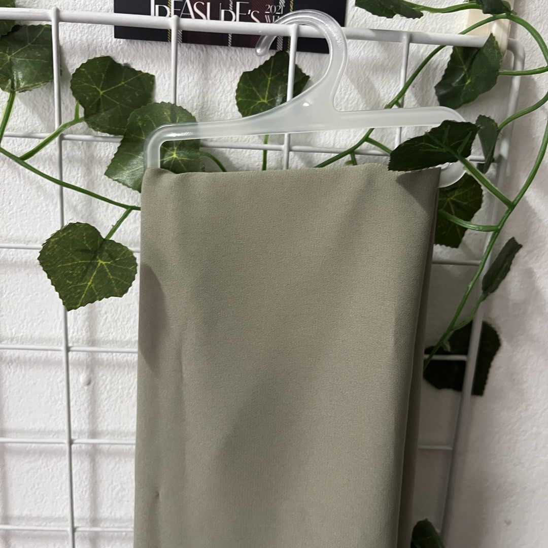 DILYNA Hijab - Sage Green Bawal Selapis (Category: Hijabs) located in Kuala Lumpur. Submitted by axyaxy (Listing ID 1447736280, Image 3). Description: 🌷Bawal Selapis. 🌷Brand new. Haven’t been used. - Code: sage green - Brand: DILYNA (tag attached) - Material: Light and flowy - Perfect for everyday wear or dressing up - Easy to style ———————————- Terms & Conditions: - All sales are final. Refunds, returns, exchanges are not available once an ite
