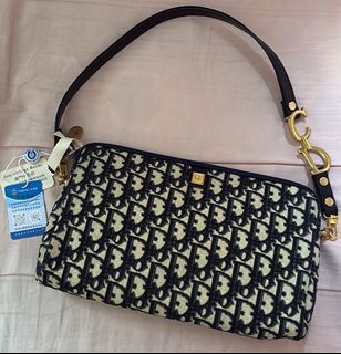(Category: ) located in . Submitted by luvedbyme (Listing ID 1447808133, Image 1). Description: .