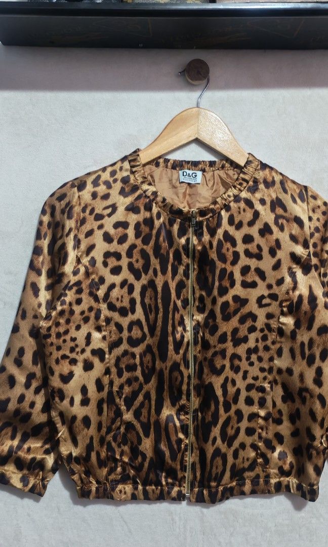 DnG Dolce and Gabbana Leopard Print Bomber Jacket (Category: Coats, Jackets and Outerwear) located in Baguio. Submitted by luxuryph2600_eric (Listing ID 1447842563, Image 2). Description: DNG Bomber Jacket Leopard print 📌 Details⬇️⬇️⬇️ 📍Excellent Condition 📍Color Rate 10/10 📍Dimes 19*20 📍Size Small 💰 PRICE 1000 FREE SHIPING 📌Loc. Baguio City Shipping Via J&T Reminder : Items are Thrifted and carefully Selected from Thrift Stores/Box/Bales 