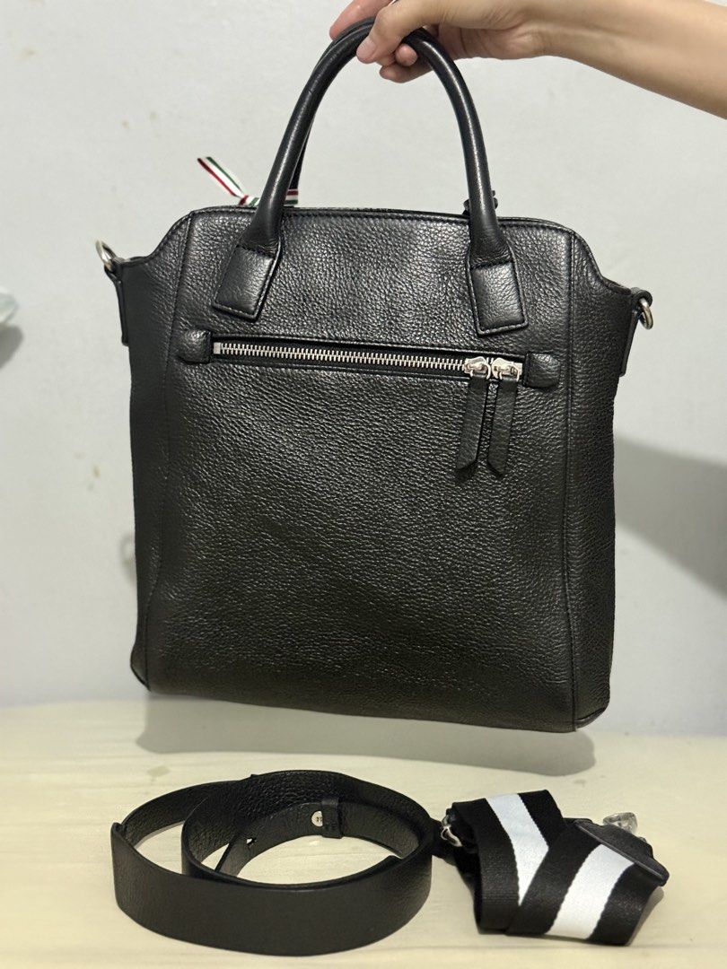 EIGHTY TWENTY LEATHER BLACK CROSSBODY BAG (Category: Cross-body Bags) located in Quezon City. Submitted by hilligna (Listing ID 1447811121, Image 3). Description: EIGHTY TWENTY AUTHENTIC LEATHER BAG Brandnew Condition No issue With 2 Free Straps Sobrang Ganda😍 Super Rare na rin. Bought it in Europe for 250$ Selling it for only 3,800 only Negotible for sure buyer PM sa Interested.