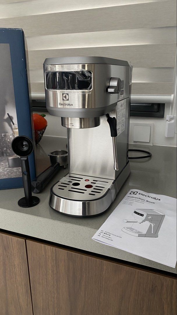 Electrolux 1L UltimateTaste 500 Espresso Coffee Maker (Category: Cookware & Accessories) located in Puchong. Submitted by daintyforeowneds (Listing ID 1447757100, Image 2). Description: *Brand new, unused * Comes with original box & manual * Received as a free gift with our kitchen hob installation Discontinued on Electrolux online website, but third party price is RM1,449 RTS: we got it as a free gift from our kitchen hob installation, and my fa