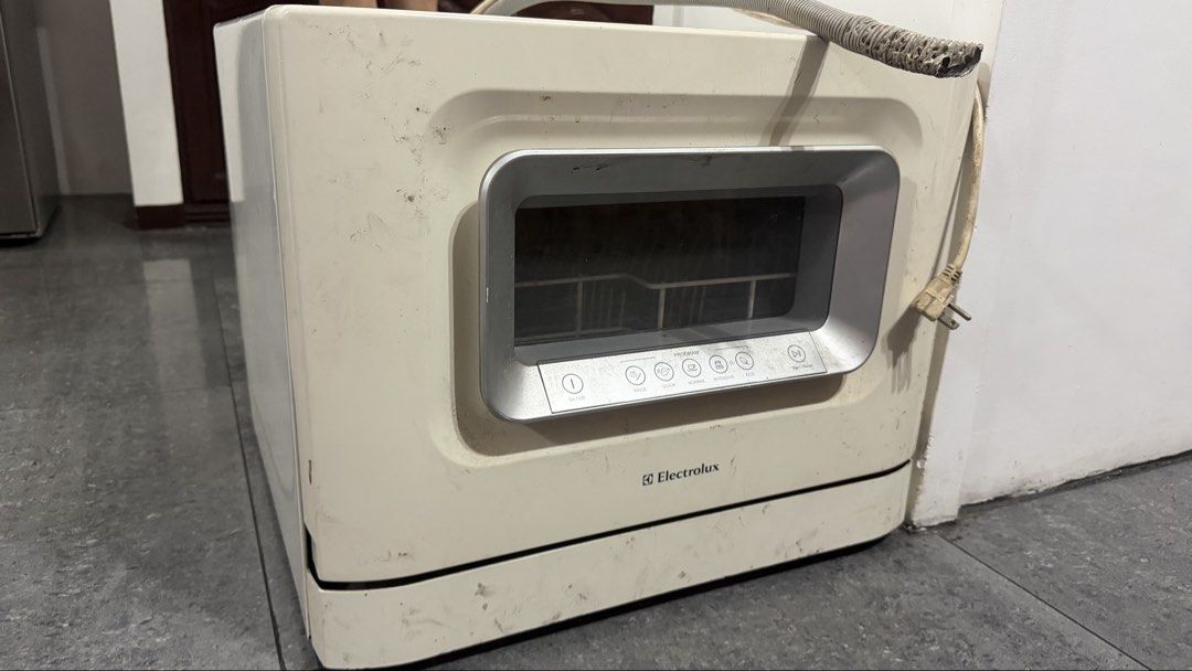 Electrolux Countertop Dishwasher (Category: Dishwasher) located in Cainta. Submitted by jtc23 (Listing ID 1447776122, Image 1). Description: - Electrolux countertop dishwasher - Compact size, fits on your counter - Easy to use controls - Ideal for small kitchens or apartments - Selling as is - need cleaning . Na stock but working .