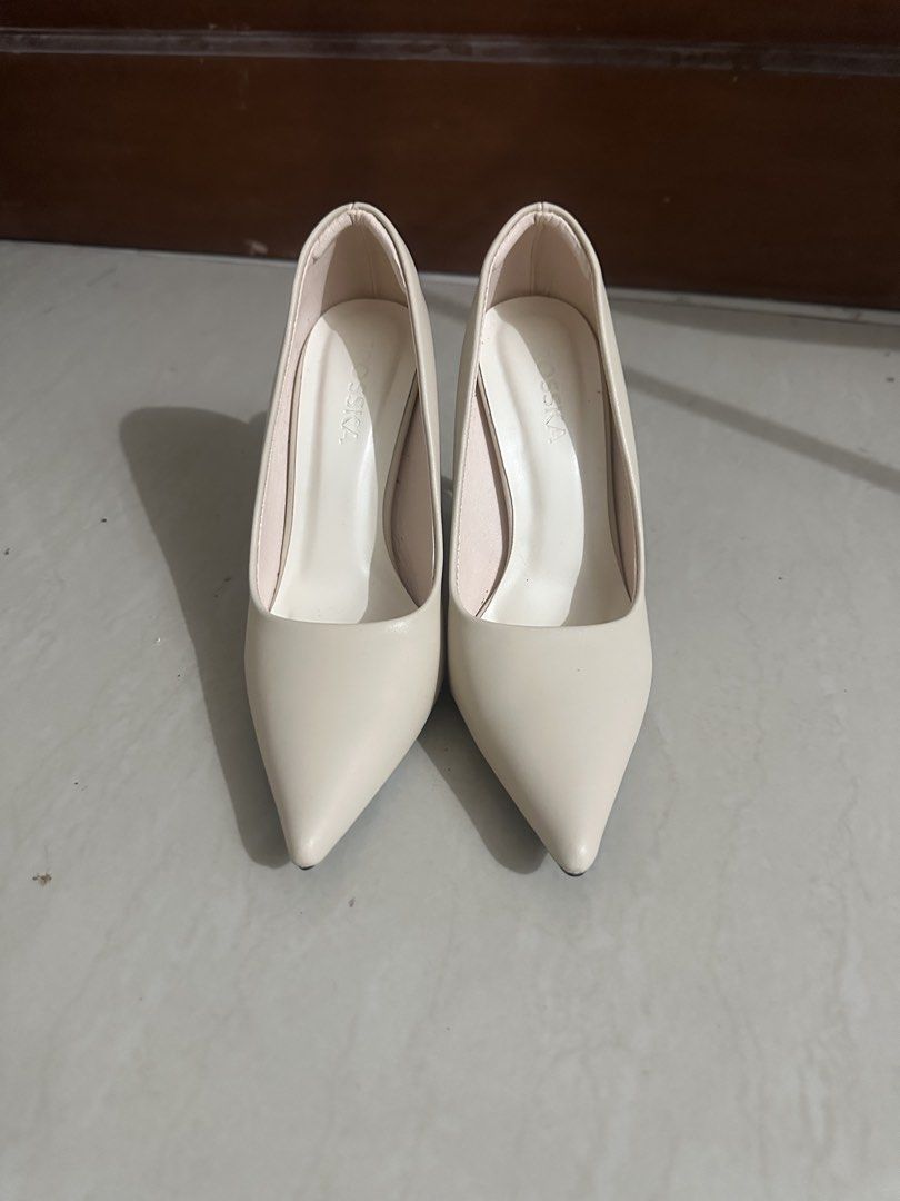 Erosska & Co Cream Pointed Toe Stiletto Heels (Category: Heels) located in Cebu City. Submitted by bcdeclutters (Listing ID 1447779139, Image 2). Description: - Size 35 - No issues, used only once for graduation - Bought from the orange app for 1k LOCATION: CEBU.