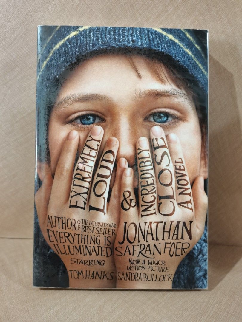 Extremely Loud & Incredibly Close by Jonathan Safran Foer (Category: Storybooks) located in Quezon City. Submitted by olienabooks (Listing ID 1447703842, Image 1). Description: Softbound/Paperback.